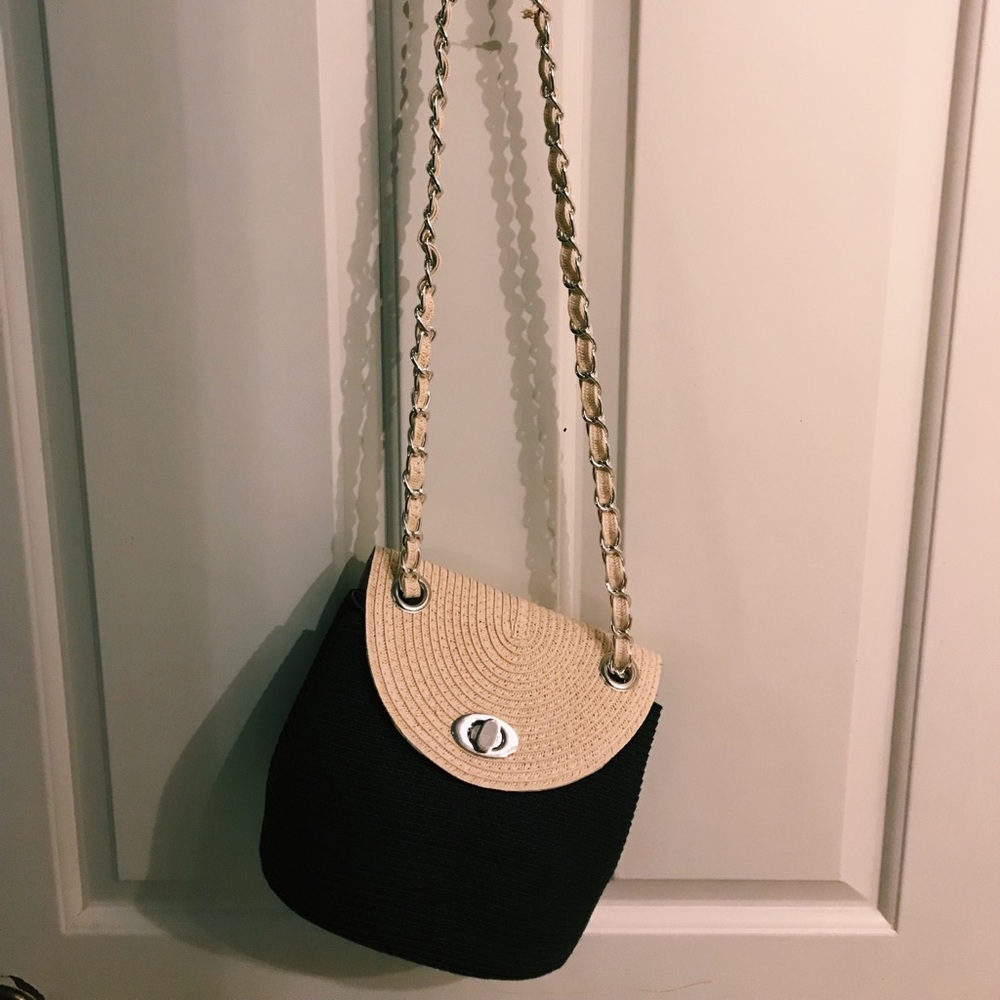 Cross body, woven purse / handbag
